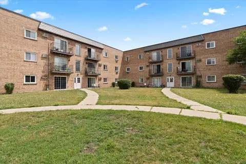 151 Elk Trl #348, Carol Stream, IL 60188