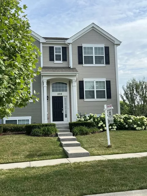 1819 Spinnaker St, Pingree Grove, IL 60140
