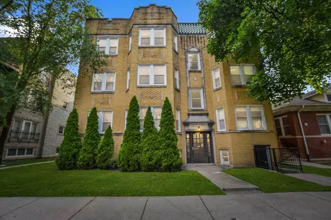 6512 N Richmond St #3E, Chicago, IL 60645