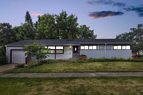 887 Carr St, Elgin, IL 60123