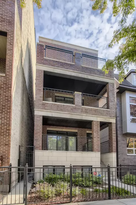 2545 N Southport Ave #3, Chicago, IL 60614