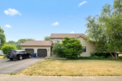 561 Donald St, Hinckley, IL 60520