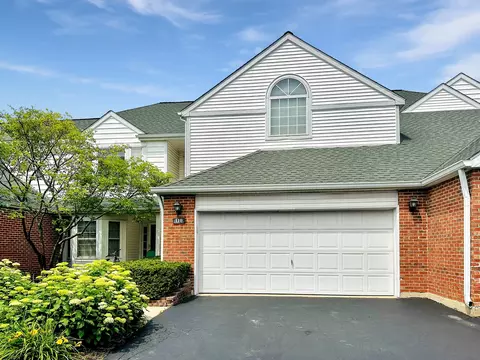 110 Meadowbrook Ln, Lake Bluff, IL 60044