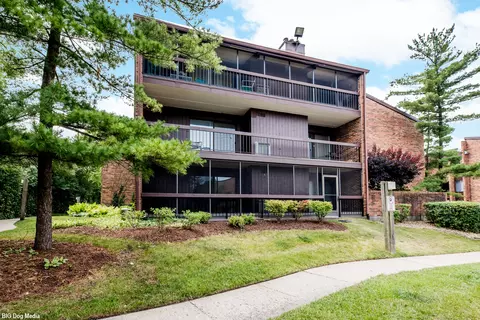 5515 Cromwell Ln #G1, Oak Forest, IL 60452