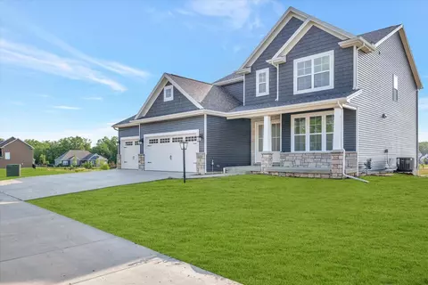 1210 Briarwood Ln, Mahomet, IL 61853