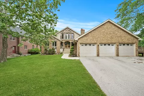 740 E Hickory Ave, Addison, IL 60101