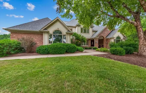 38 W160 Henricksen Rd, Saint Charles, IL 60175