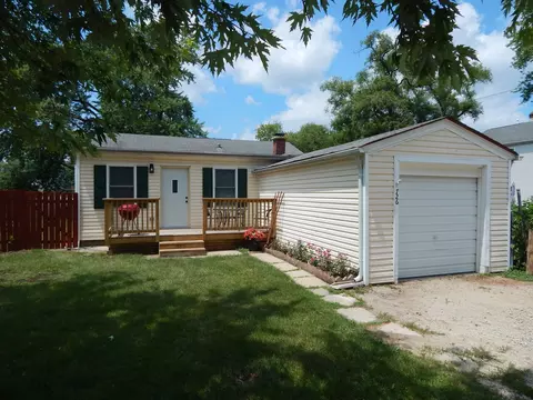 726 N Water St, South Elgin, IL 60177