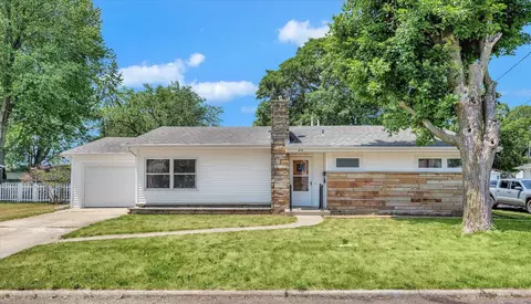 611 Gray Dr, Gibson City, IL 60936