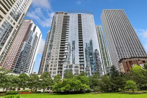 201 N Westshore Dr #2301, Chicago, IL 60601