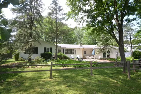 1150 Chipstone Dr, South Elgin, IL 60177