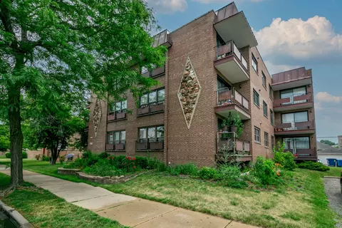 6517 N California Ave #104, Chicago, IL 60645