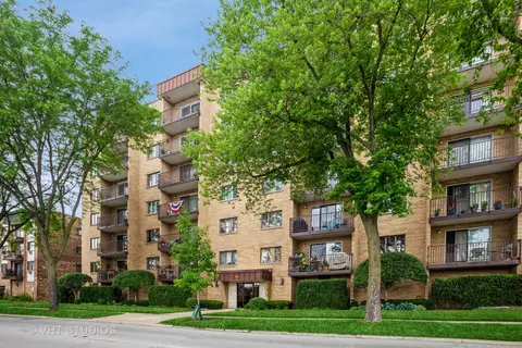 700 Graceland Ave #505, Des Plaines, IL 60016