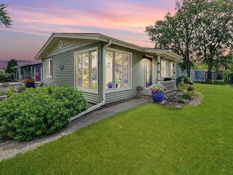 1110 Kim Pl, Lemont, IL 60439