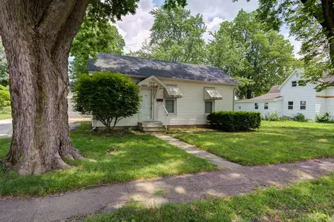 703 S Court St, Tuscola, IL 61953