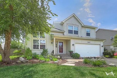 1647 Seaton Ln, Elgin, IL 60123
