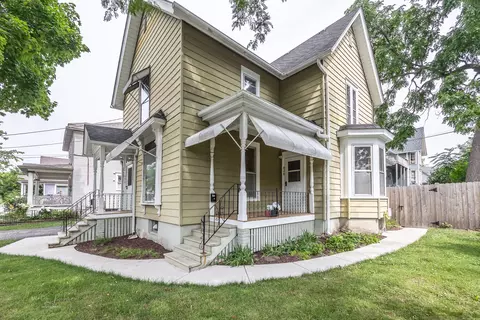 426 North St, Elgin, IL 60120