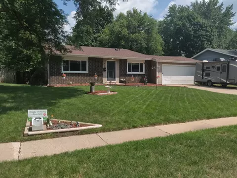 641 Nottingham Ln, Crystal Lake, IL 60014