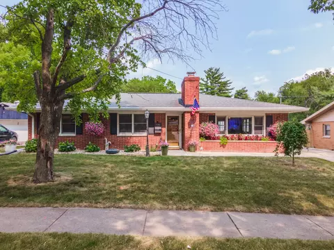 1107 N Hinshaw Ave, Bloomington, IL 61701
