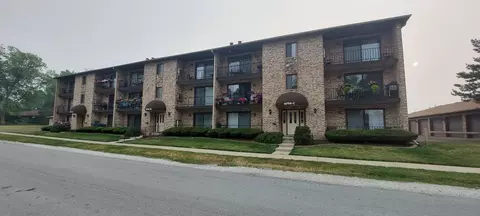 10704 S Depot St #306, Worth, IL 60482