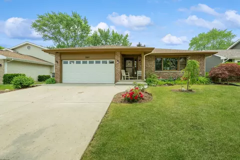 2147 Newport Cir, Hanover Park, IL 60133