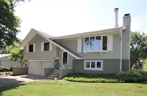 1419 Yale Ln, Schaumburg, IL 60193