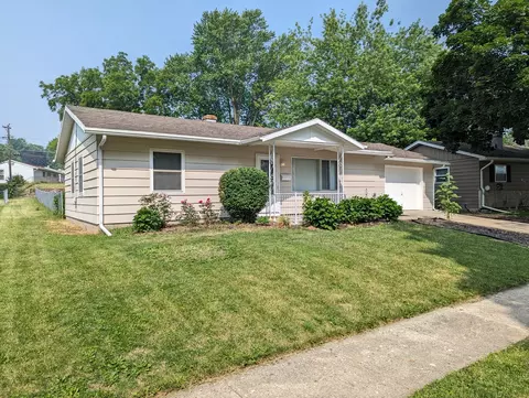 1345 Crestwood Dr, Freeport, IL 61032