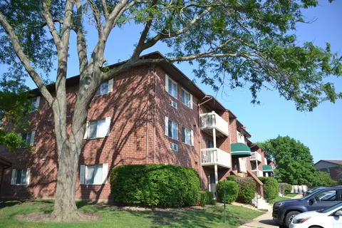 840 N Lakeside Dr #2A, Vernon Hills, IL 60061