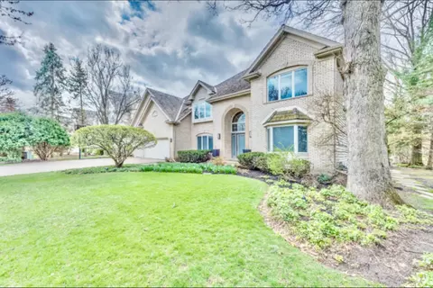 31 Oak Bluff Ct, Naperville, IL 60565