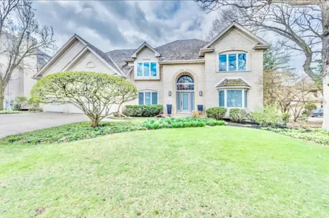 31 Oak Bluff Ct, Naperville, IL 60565 photo 2