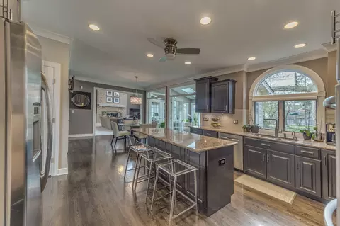 31 Oak Bluff Ct, Naperville, IL 60565 photo 8
