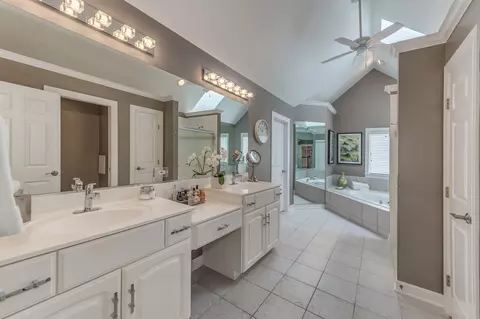 31 Oak Bluff Ct, Naperville, IL 60565 photo 22