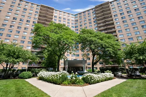 7033 N Kedzie Ave #613, Chicago, IL 60645
