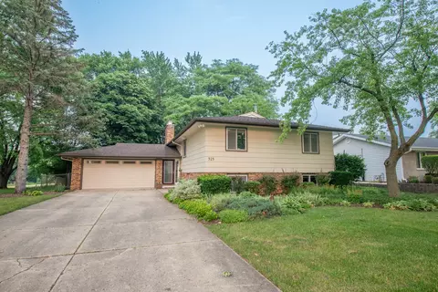 925 Webster Ln, Schaumburg, IL 60193