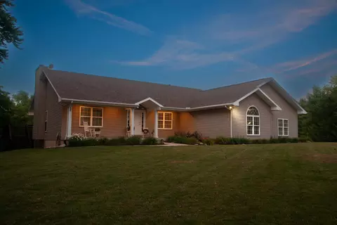 576 Blackfoot Pass, Danvers, IL 61732 photo 5
