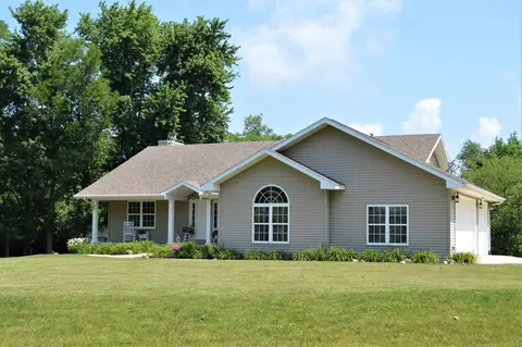 576 Blackfoot Pass, Danvers, IL 61732 photo 2