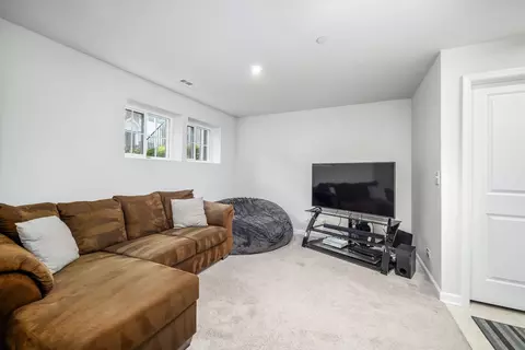 31 Nicholas Dr E, Des Plaines, IL 60016 photo 20