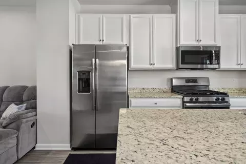 31 Nicholas Dr E, Des Plaines, IL 60016 photo 9