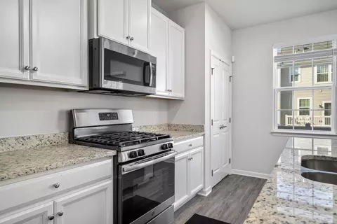 31 Nicholas Dr E, Des Plaines, IL 60016 photo 11