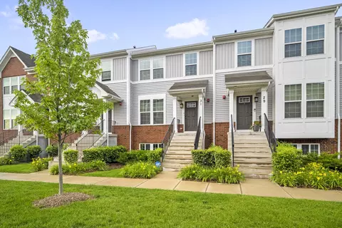 31 Nicholas Dr E, Des Plaines, IL 60016 photo 2