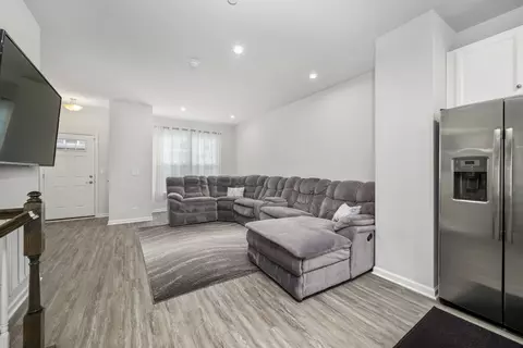 31 Nicholas Dr E, Des Plaines, IL 60016 photo 7