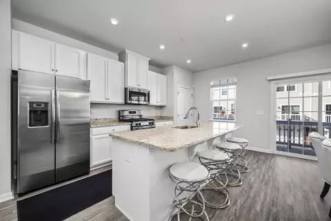 31 Nicholas Dr E, Des Plaines, IL 60016 photo 8