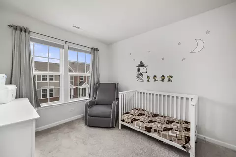 31 Nicholas Dr E, Des Plaines, IL 60016 photo 18