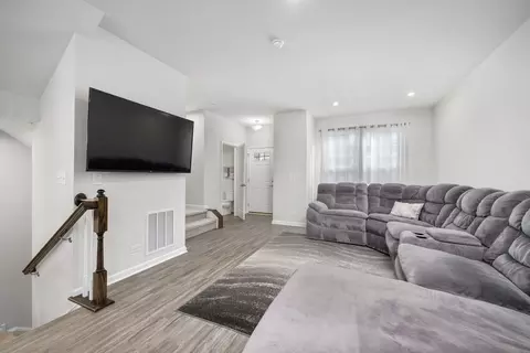 31 Nicholas Dr E, Des Plaines, IL 60016 photo 6