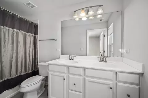 31 Nicholas Dr E, Des Plaines, IL 60016 photo 17