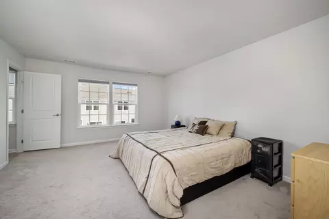 31 Nicholas Dr E, Des Plaines, IL 60016 photo 15