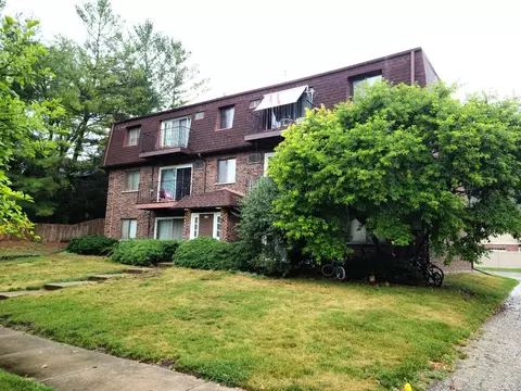 1225 Whispering Hills Ct #2B, Naperville, IL 60540