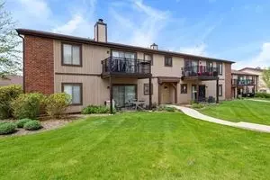 752 Rodenburg Rd #1D, Roselle, IL 60172