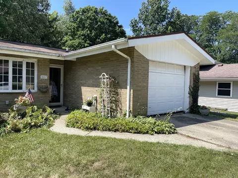 207 Gregory St, Normal, IL 61761