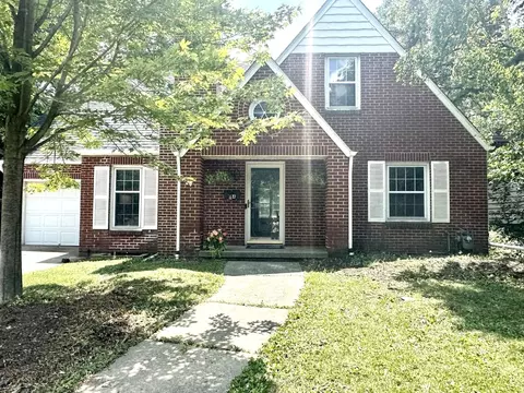 914 Sycamore Rd, Dekalb, IL 60115